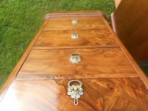 ANTIQUE WALNUT BEDSIDE CHESTS - ADDITIONAL PHOTO 5