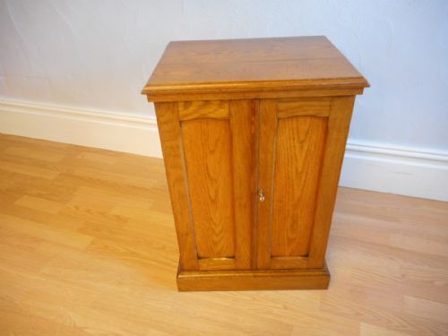 antique oak cupboard - CATEGORY: ANTIQUE CUPBOARDS - DATED 1900