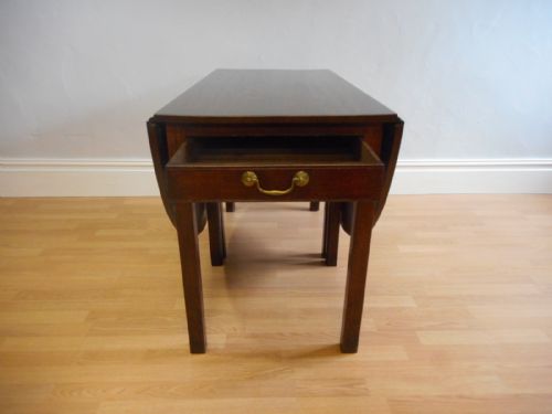 ANTIQUE GEORGIAN DINNING TABLE - ADDITIONAL PHOTO 2