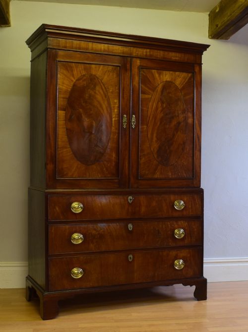 ANTIQUE GEORGIAN PERIOD LINEN PRESS - ADDITIONAL PHOTO 1