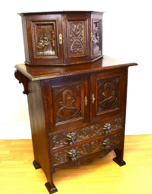 antique oak cupboard - CATEGORY: ANTIQUE CABINETS - DATED 1900