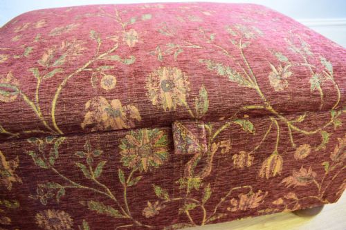 UPHOLSTERED OTTOMAN - ADDITIONAL PHOTO 8