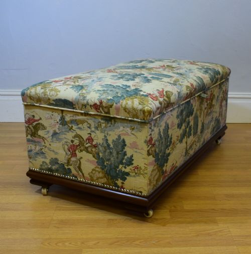 ANTIQUE UPHOLSTERED OTTOMAN - ADDITIONAL PHOTO 3