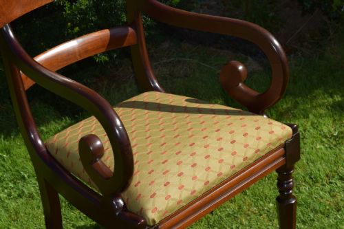 ANTIQUE ENGLISH EARLY VICTORIAN ARM CHAIR IN MAHOGANY CIRCA 1840'S - ADDITIONAL PHOTO 3