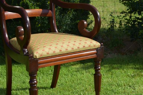 ANTIQUE ENGLISH EARLY VICTORIAN ARM CHAIR IN MAHOGANY CIRCA 1840'S - ADDITIONAL PHOTO 4