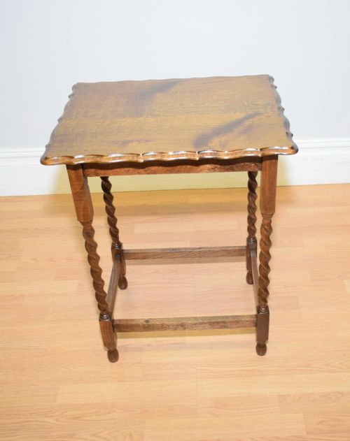 antique occasional oak table - CATEGORY: ANTIQUE TABLES - DATED 1920
