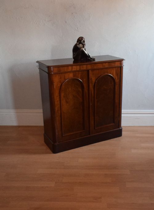 ANTIQUE VICTORIAN TWO DOOR CABINET - ADDITIONAL PHOTO 3