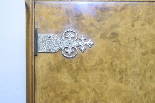 ANTIQUE BURR WALNUT COCKTAIL CABINET - ADDITIONAL PHOTO 10