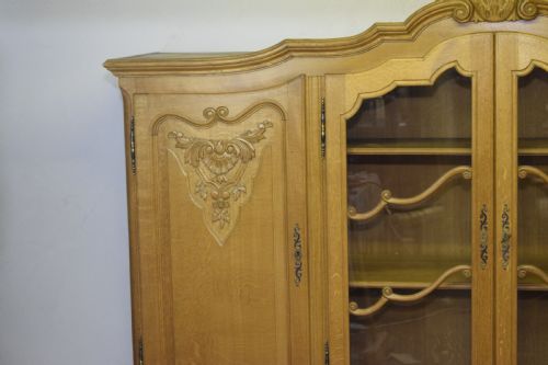 EARLY 20TH CENTURY OAK DISPLAY CABINET - ADDITIONAL PHOTO 1