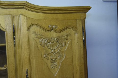 EARLY 20TH CENTURY OAK DISPLAY CABINET - ADDITIONAL PHOTO 8