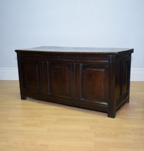 ANTIQUE 17TH CENTURY OAK COFFER - ADDITIONAL PHOTO 1