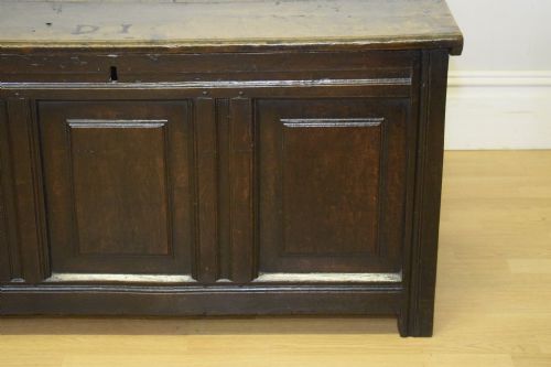 ANTIQUE 17TH CENTURY OAK COFFER - ADDITIONAL PHOTO 3
