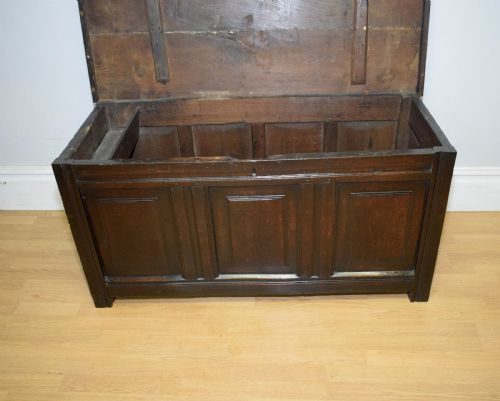 ANTIQUE 17TH CENTURY OAK COFFER - ADDITIONAL PHOTO 7