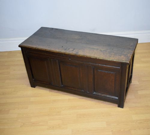 ANTIQUE 17TH CENTURY OAK COFFER - ADDITIONAL PHOTO 15