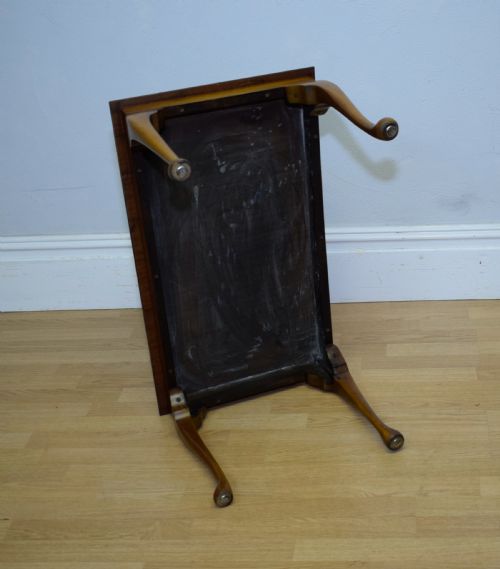 EARLY 20TH CENTURY WALNUT COFFEE TABLE - ADDITIONAL PHOTO 7