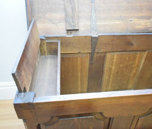 EARLY 18TH CENTURY MULE CHEST - ADDITIONAL PHOTO 14