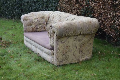 VICTORIAN CHESTERFIELD SETTEE - ADDITIONAL PHOTO 7