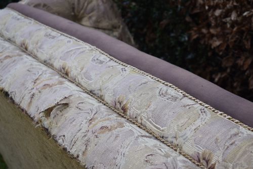 VICTORIAN CHESTERFIELD SETTEE - ADDITIONAL PHOTO 15