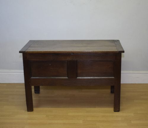 17TH CENTURY FRENCH OAK COFFER - ADDITIONAL PHOTO 1