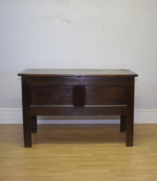 17TH CENTURY FRENCH OAK COFFER - ADDITIONAL PHOTO 3