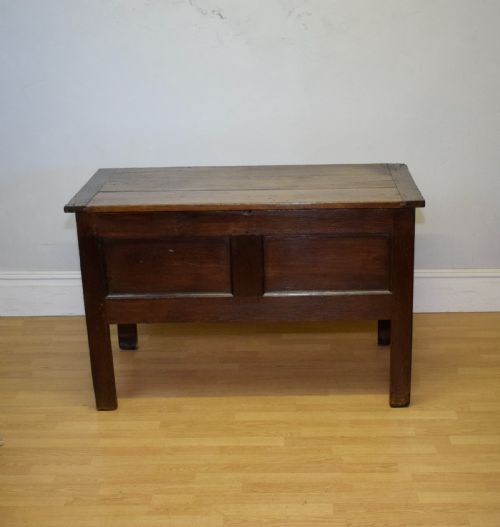 17TH CENTURY FRENCH OAK COFFER - ADDITIONAL PHOTO 7