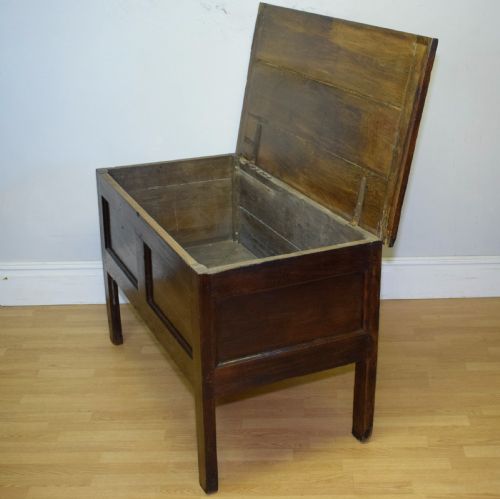 17TH CENTURY FRENCH OAK COFFER - ADDITIONAL PHOTO 15