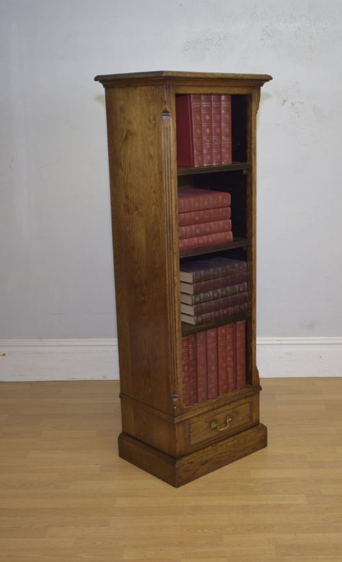 early 20th century oak bookcase - CATEGORY: ANTIQUE BOOKCASES - DATED 1910