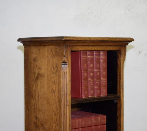 EARLY 20TH CENTURY OAK BOOKCASE - ADDITIONAL PHOTO 2