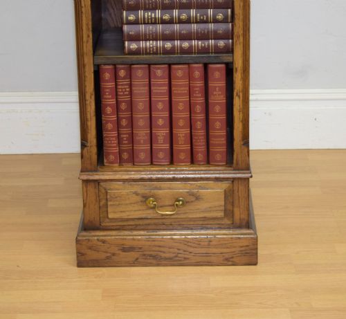 EARLY 20TH CENTURY OAK BOOKCASE - ADDITIONAL PHOTO 4