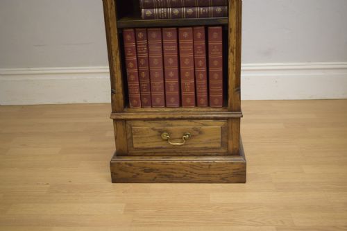 EARLY 20TH CENTURY OAK BOOKCASE - ADDITIONAL PHOTO 8