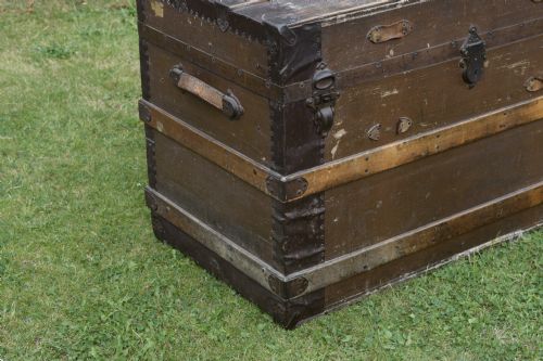 ANTIQUE VICTORIAN TRAVELLING TRUNK - ADDITIONAL PHOTO 3