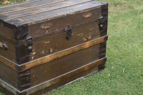 ANTIQUE VICTORIAN TRAVELLING TRUNK - ADDITIONAL PHOTO 4