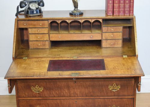 ANTIQUE GEORGIAN PERIOD OAK BUREAU - ADDITIONAL PHOTO 9