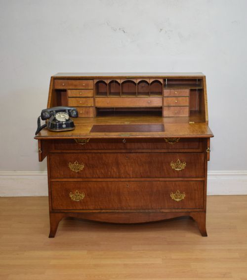 ANTIQUE GEORGIAN PERIOD OAK BUREAU - ADDITIONAL PHOTO 11