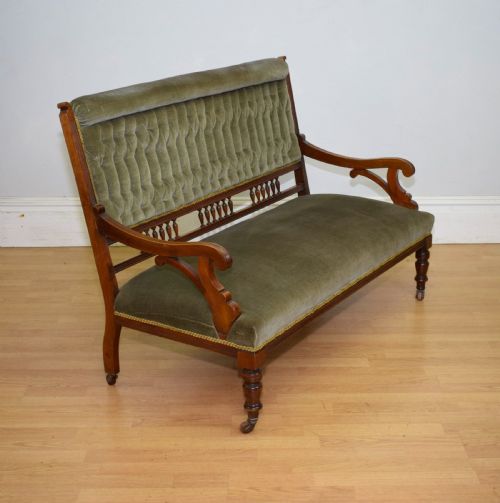 VICTORIAN WALNUT COUCH - ADDITIONAL PHOTO 4