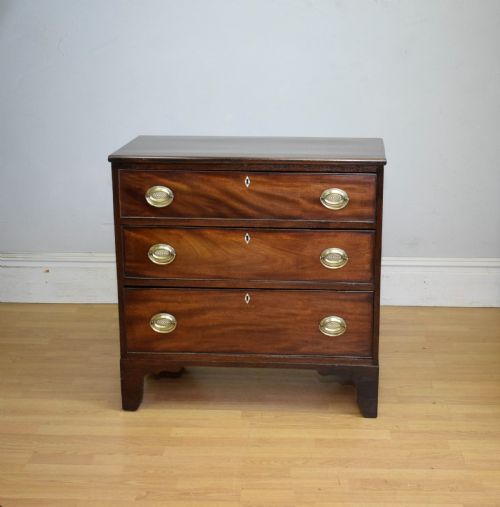 antique georgian chest of drawers - CATEGORY: ANTIQUE CHEST OF DRAWERS - DATED GEORGIAN