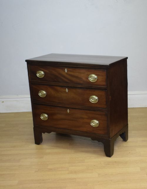 ANTIQUE GEORGIAN CHEST OF DRAWERS - ADDITIONAL PHOTO 4