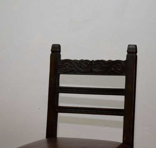 EARLY 20TH CENTURY PAIR OF OAK SIDE CHAIRS - ADDITIONAL PHOTO 1