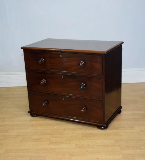 VICTORIAN MAHOGANY CHEST OF DRAWERS - ADDITIONAL PHOTO 1