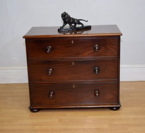 VICTORIAN MAHOGANY CHEST OF DRAWERS - ADDITIONAL PHOTO 4