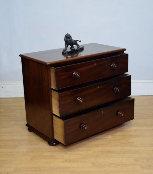 VICTORIAN MAHOGANY CHEST OF DRAWERS - ADDITIONAL PHOTO 8