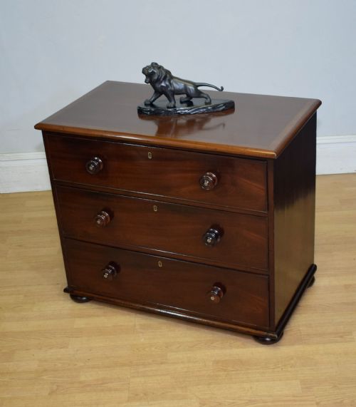 VICTORIAN MAHOGANY CHEST OF DRAWERS - ADDITIONAL PHOTO 11