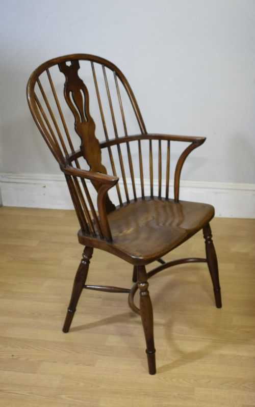 antique windsor arm chair - CATEGORY: ANTIQUE CHAIRS - DATED 1900