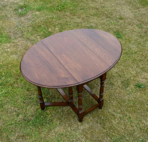 early 20th century oak dining table - CATEGORY: ANTIQUE TABLES - DATED 1900