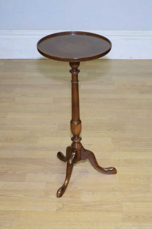 TRIPOD TABLE WINE TABLE - ADDITIONAL PHOTO 1
