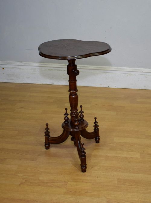 early 20th century oak tripod table - CATEGORY: ANTIQUE TABLES - DATED 1920