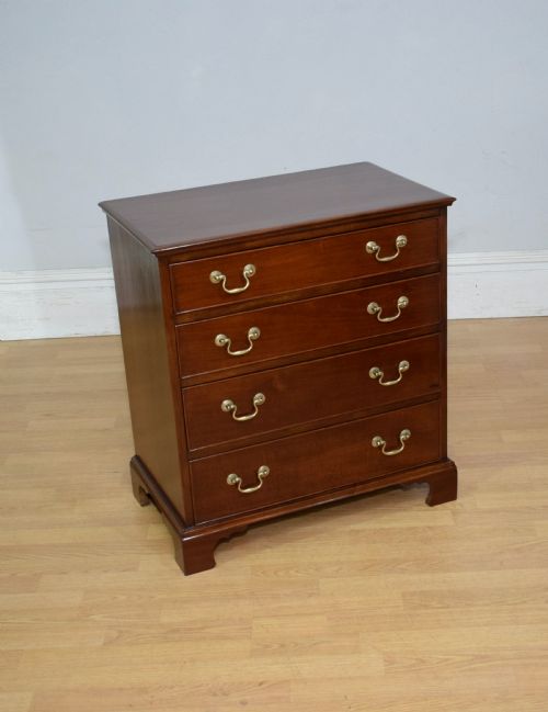 19TH CENTURY MAHOGANY BACHELORS CHEST OF DRAWERS - ADDITIONAL PHOTO 1