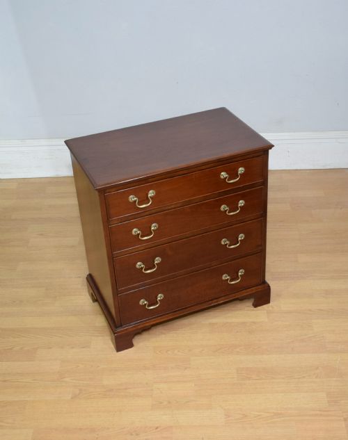 19TH CENTURY MAHOGANY BACHELORS CHEST OF DRAWERS - ADDITIONAL PHOTO 4