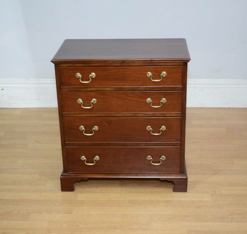 19TH CENTURY MAHOGANY BACHELORS CHEST OF DRAWERS - ADDITIONAL PHOTO 7