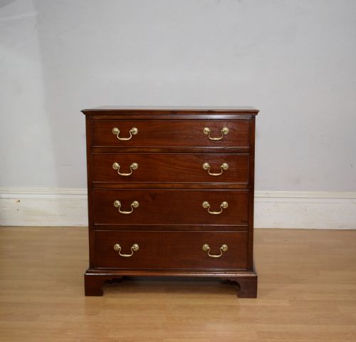 19TH CENTURY MAHOGANY BACHELORS CHEST OF DRAWERS - ADDITIONAL PHOTO 8